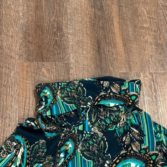 Onque Casuals Size Small Cowl Neck Top Sweater Green Paisley 3/4 Sleeves - Picture 7 of 7